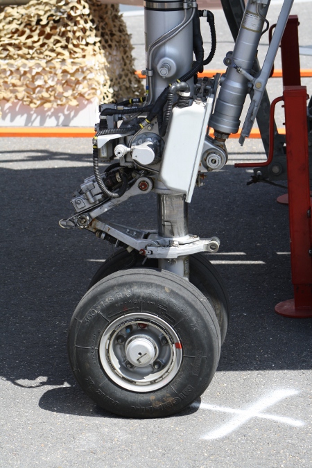 Mirage 2000D landing gear 