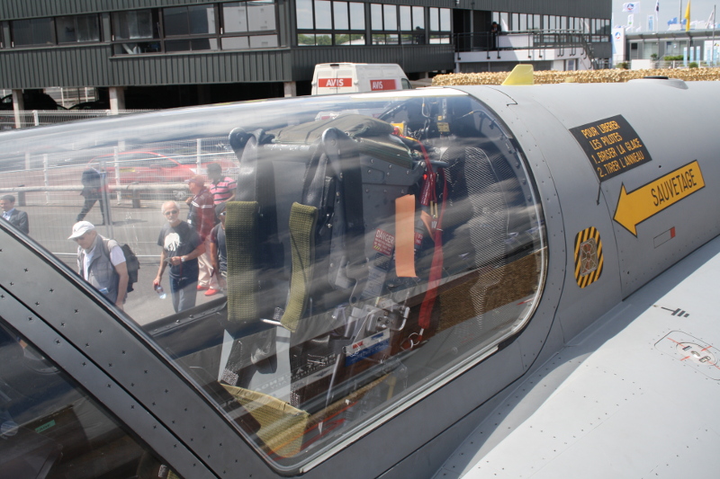 mirage2000D back seat details