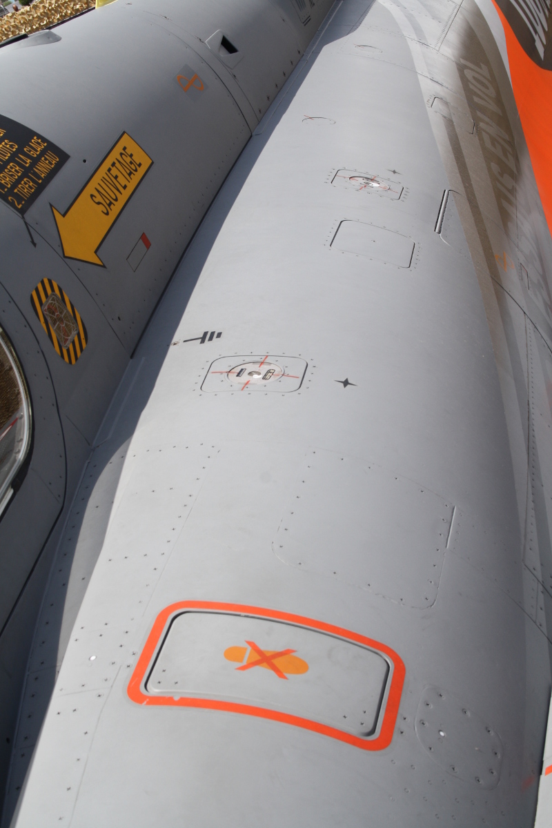 Mirage 2000D left carriage wing detail 