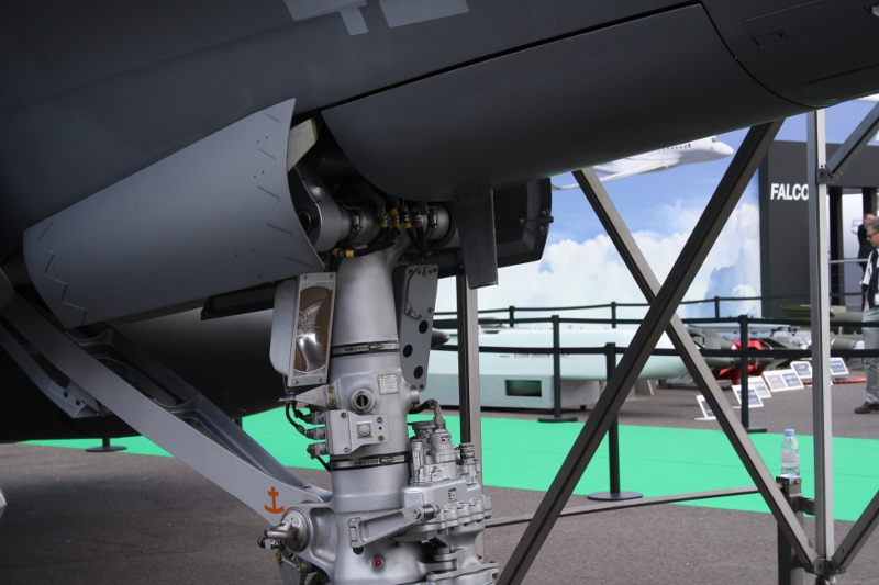 Rafale Marine front landing gear electronic details photo 