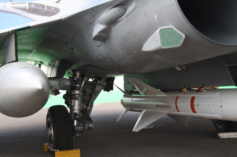 Rafale Marine detailed back landing gear photos